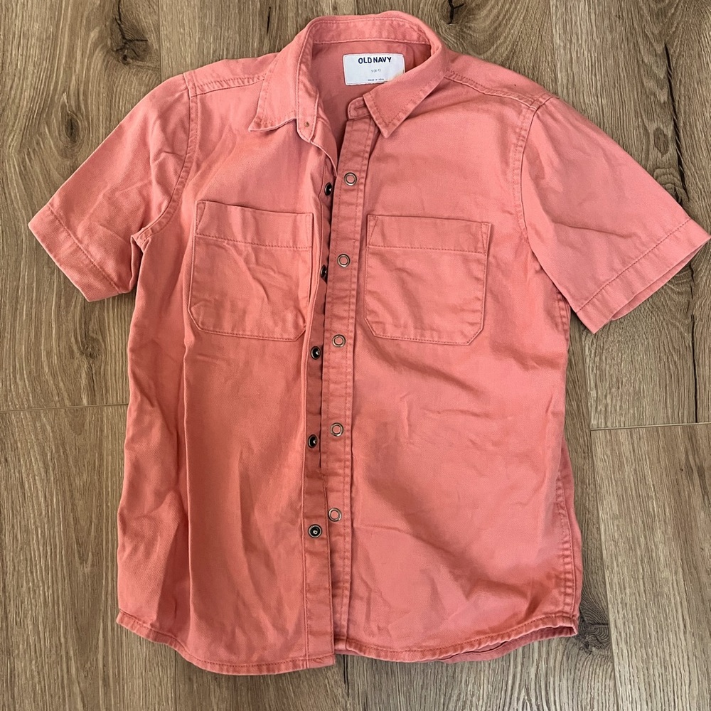 Boys pink/red old navy button up size 6-7.